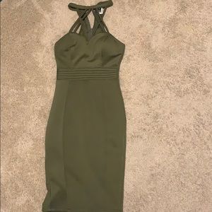 Super flattering green midi dress
